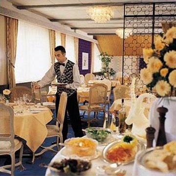 Le Petit Cervin Hotel Zermatt Ngoại thất bức ảnh A restaurant in a cruise ship